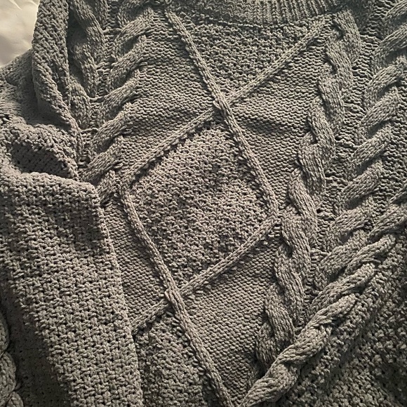 ✨Sweater✨ - Picture 2 of 2